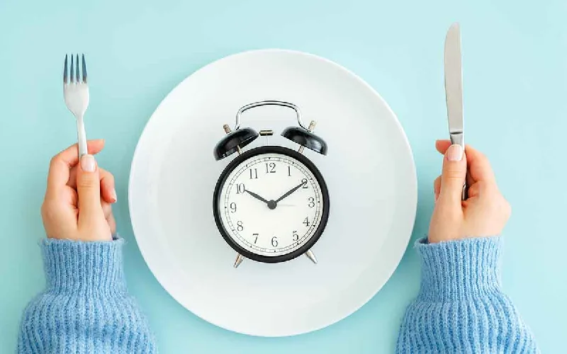 Ăn kiêng gián đoạn (intermittent fasting) có hại cho người đau dạ dày không?