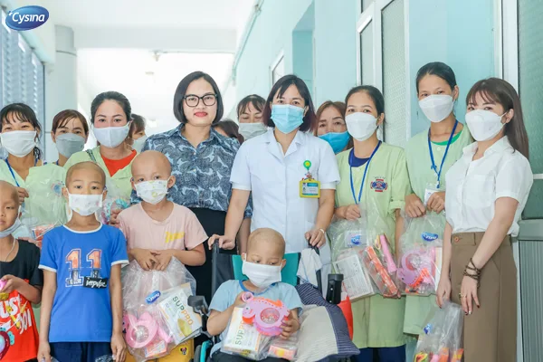 Cysina tặng quà Trung thu cho bệnh nhi đang điều trị tại viện K Tân Triều