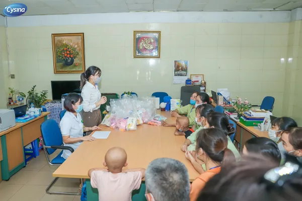 Cysina tặng quà Trung thu cho bệnh nhi đang điều trị tại viện K Tân Triều